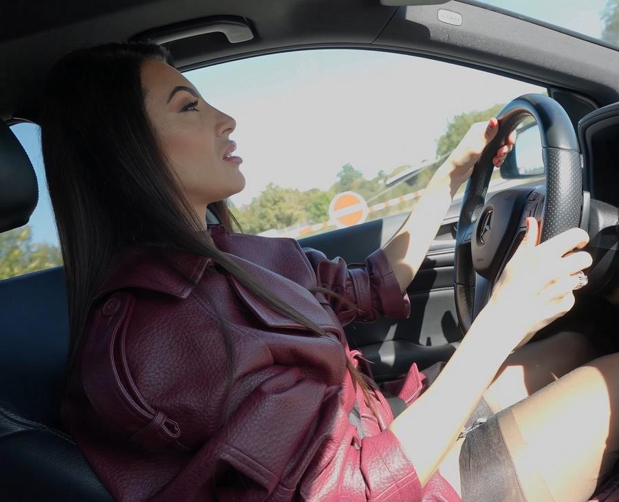 Жена едет на работу трахаться с дальнобойщиками