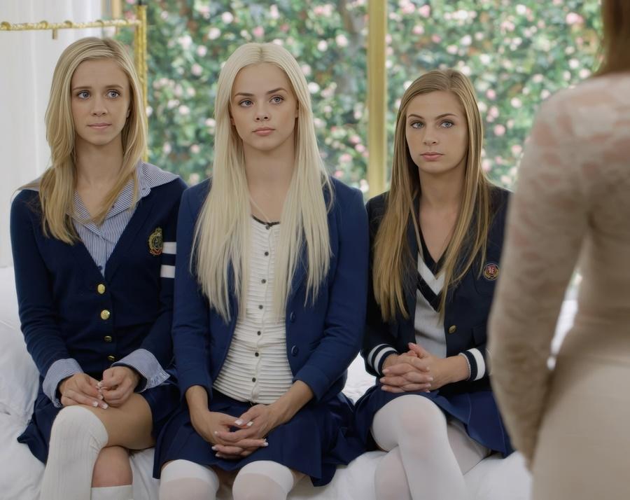 Три приличные студентки престижного университета хотят разврата и траха с большим членом