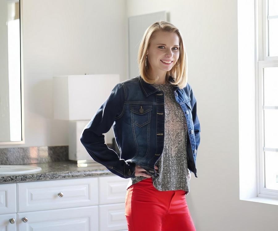 Секс со стройной девчонкой Catarina Petrov после душа