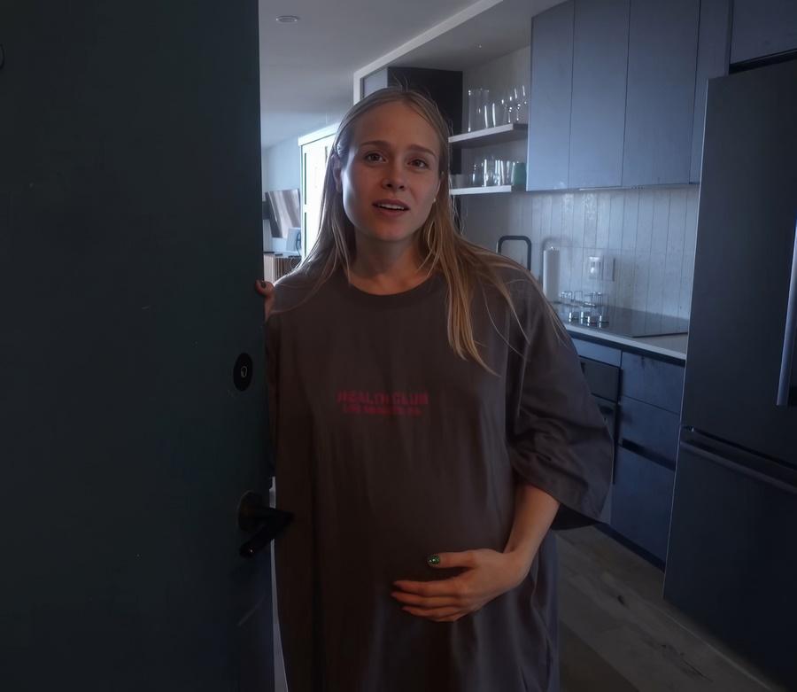 Беременная жена изменяет с чернокожим курьером Беременная жена изменяет с чернокожим курьером