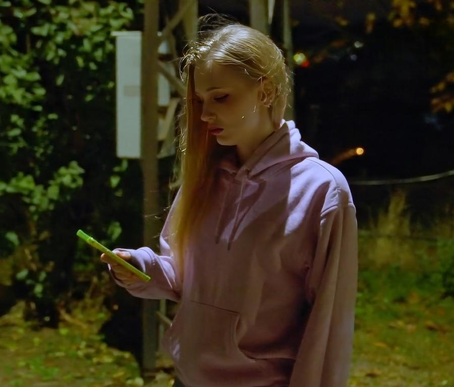 Незнакомец спас и обогрел заблудившеюся девушку Dolly Rud