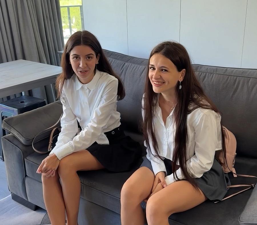 Двум студенткам обкончали их милые личика Двум студенткам обкончали их милые личика