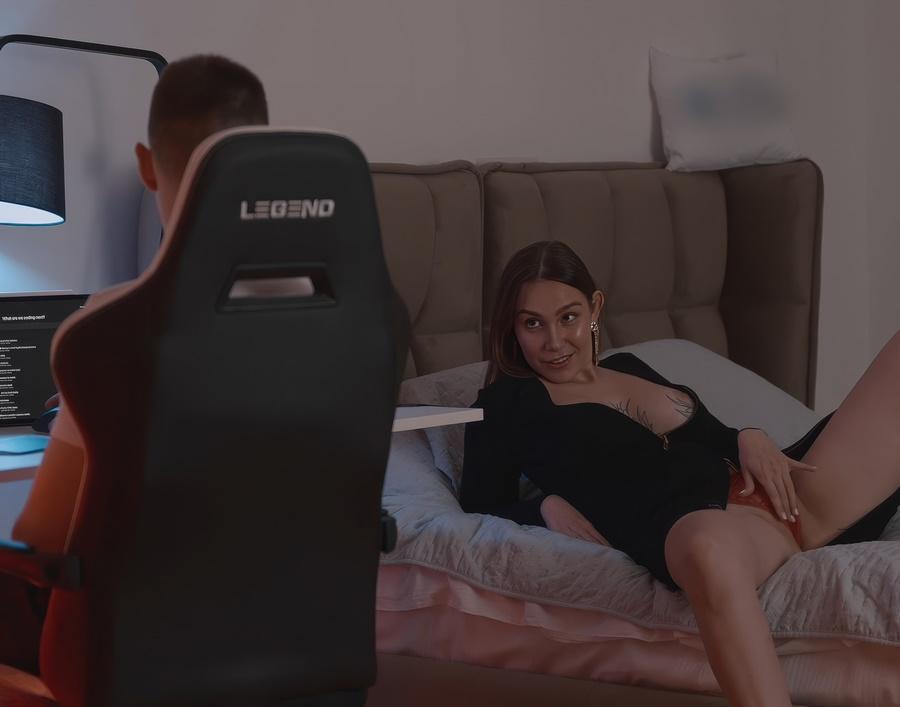 Мачеха соблазняет пасынка, пока муж отсутствует