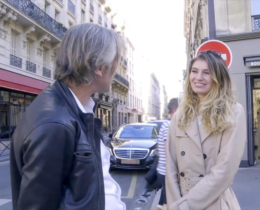 Красивой француженке предлагают сняться в порно