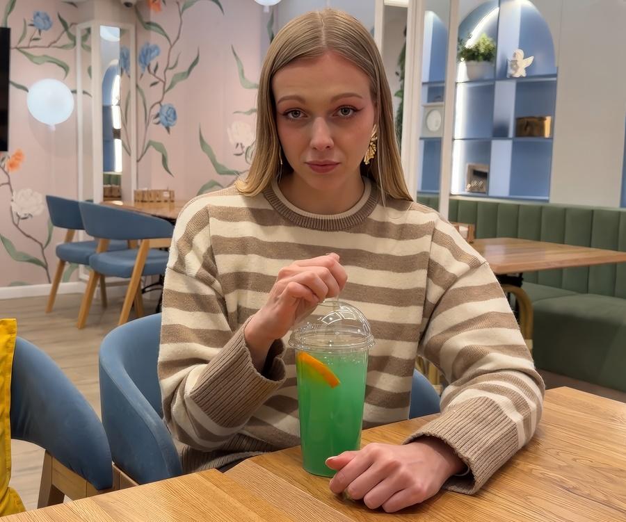 Секс во время первого свидания в уборной ресторана