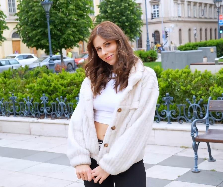 Красотка Amber Slassh впервые снимается в порно и очень нервничает