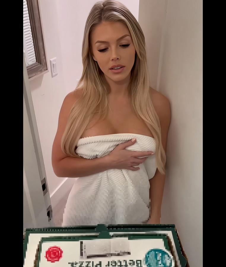 Сексуальная блондинка Layla Rayne занялась сексом с доставщиком пиццы