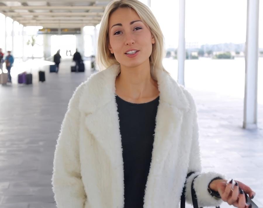 Тур поездка в Испанию красивой блондинки Emma Lovett Тур поездка в Испанию красивой блондинки Emma Lovett