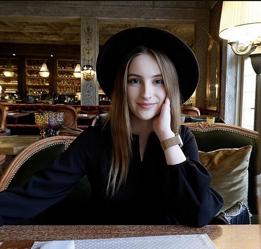 Секс свидание в ресторане с красивой бывшей девушкой