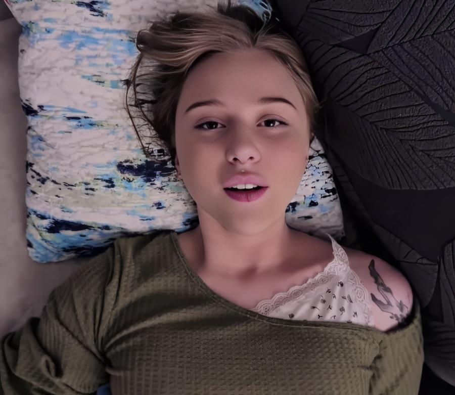 Мечтал про поцелуй от сводной сестренки, а получил больше Мечтал про поцелуй от сводной сестренки, а получил больше