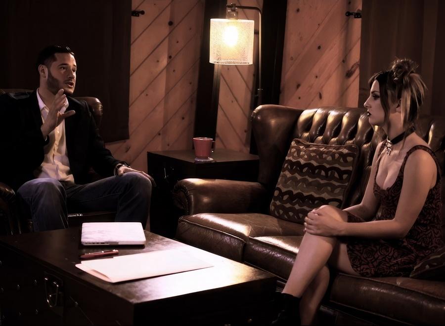 Отчим трахнул падчерицу-готку за плохую оценку Отчим трахнул падчерицу-готку за плохую оценку