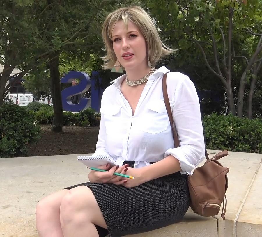 Грудастая банкирша согласилась сняться в порно