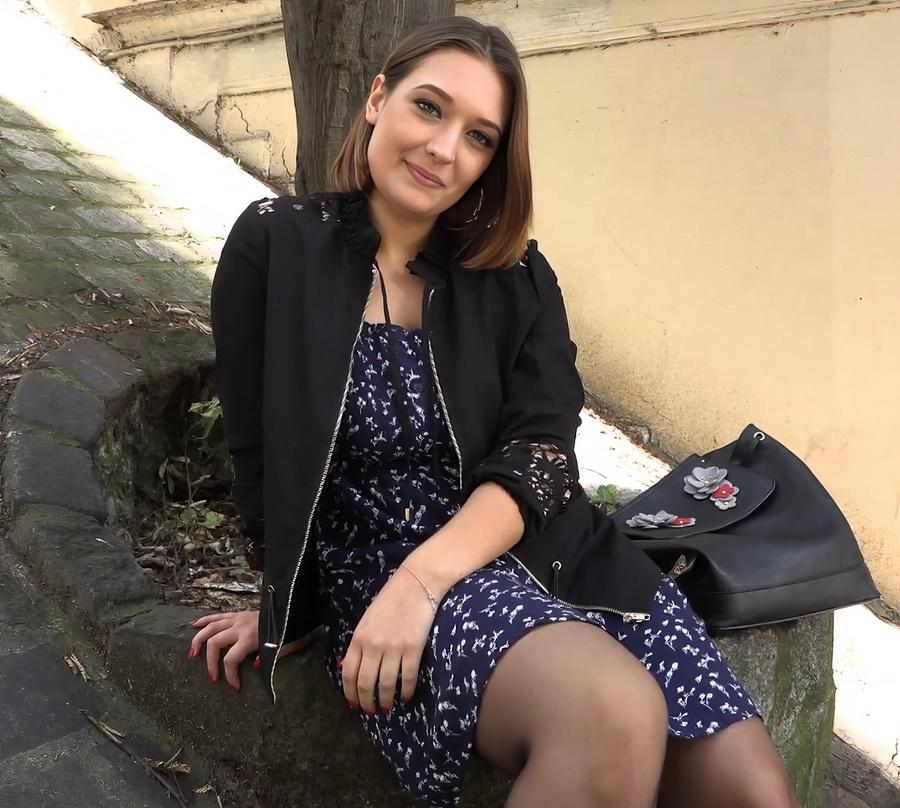 Красивая Француженка Паулина согласилась сняться в порно