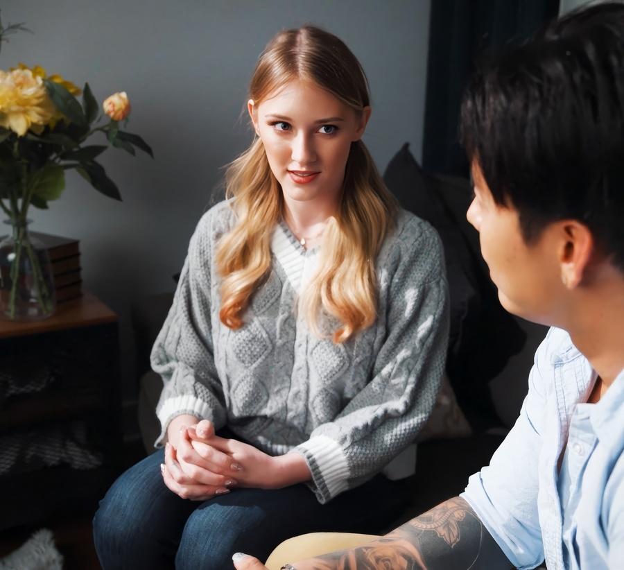 Молодая нянечка Melody Marks устраивается на работу