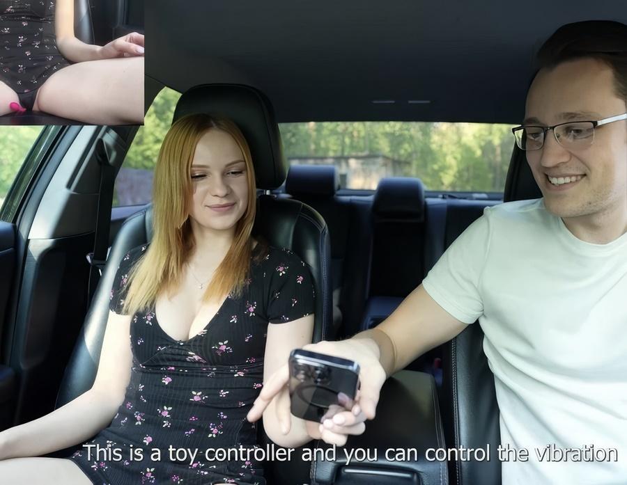 Дистанционным вибратором возбуждает девушку а потом трахает