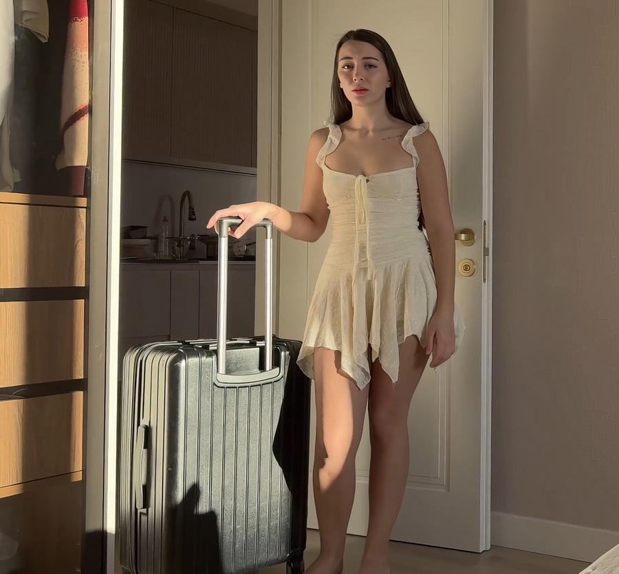 Сводная сестра спит со мной в одной постели