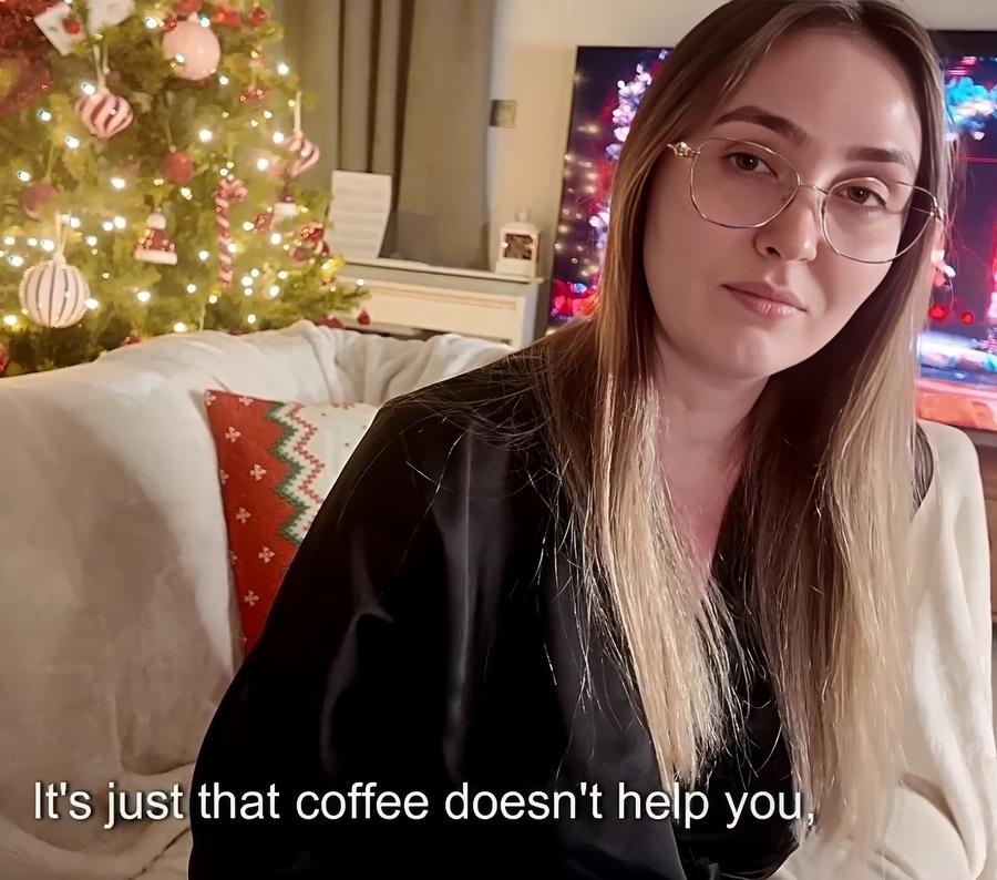 Пасынок помогает мачехе закончить работу