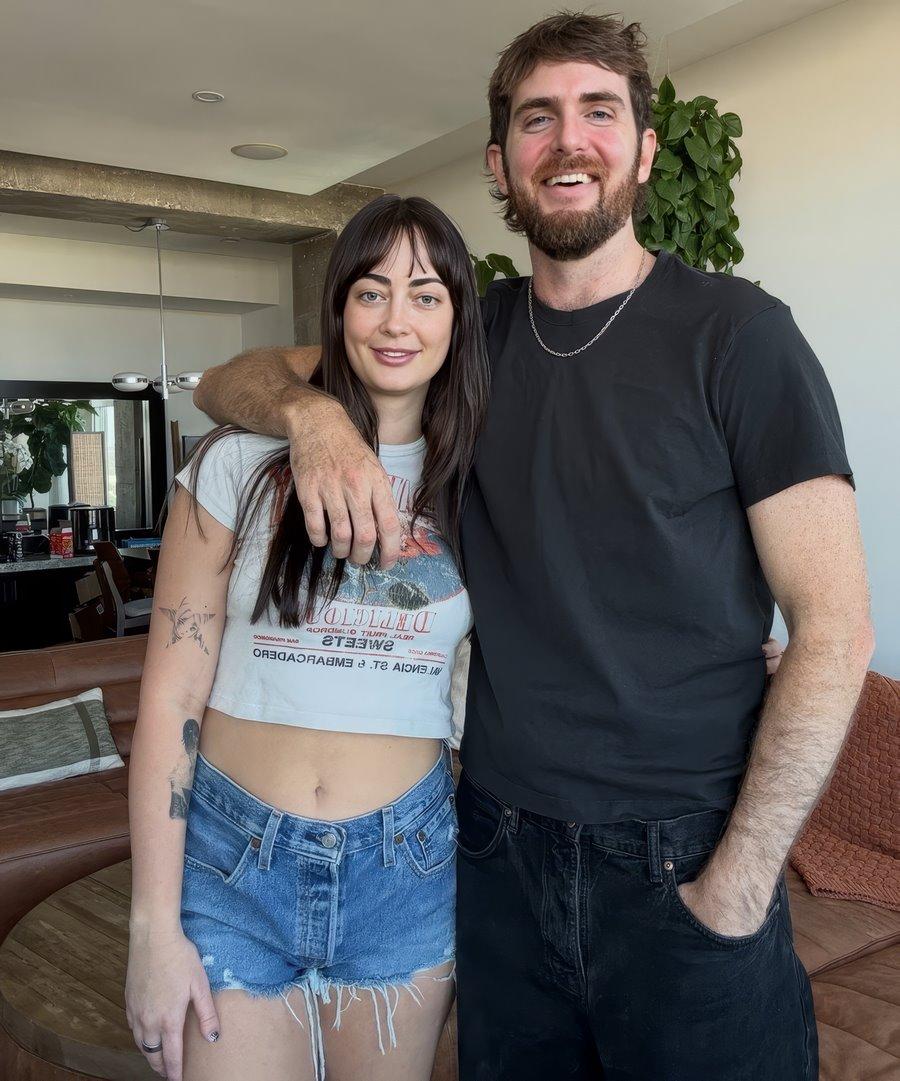 Девчонка Lily Alcott и её первая секс встреча с Girthmasterr