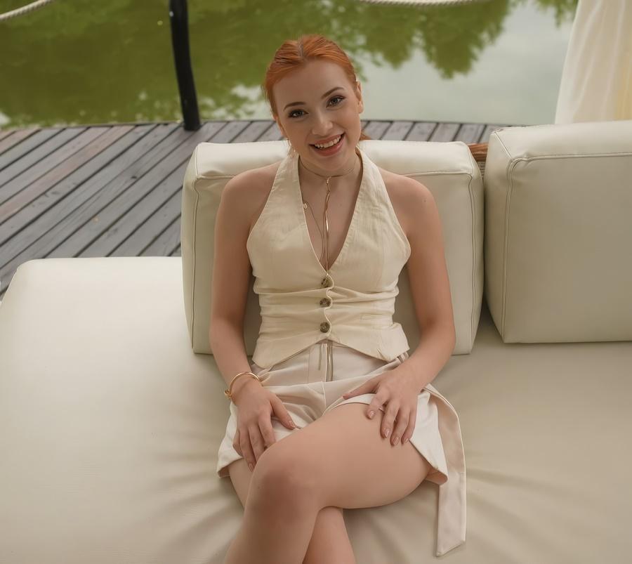 Секс от первого лица с Megan Murkovski на заднем дворе