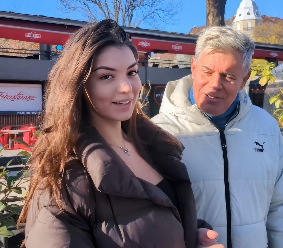 Симпатичная молодая девушка Анна занимается сексом ради модельного бизнеса