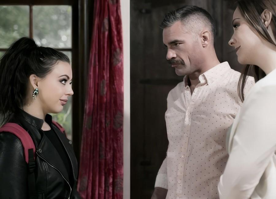 Мужик трахается то с падчерицей то с женой