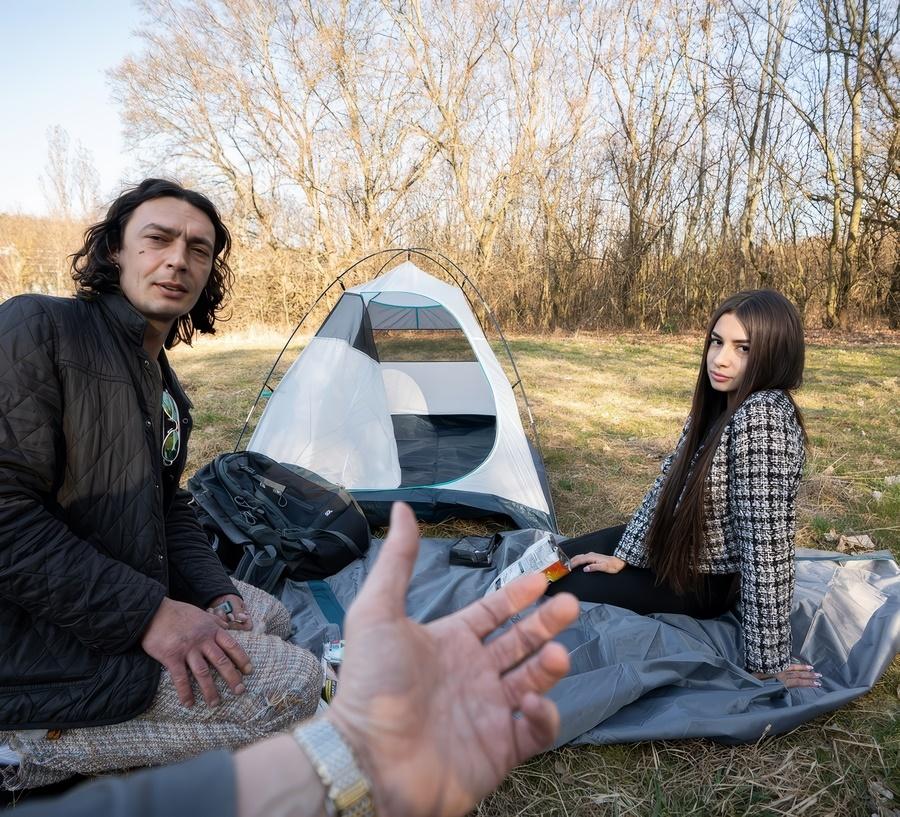 Молодая брюнетка за деньги изменила своему бойфренду хиппи