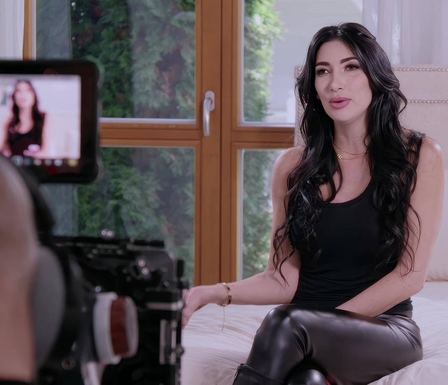 Закадровое секс видео с Clea Gaultier