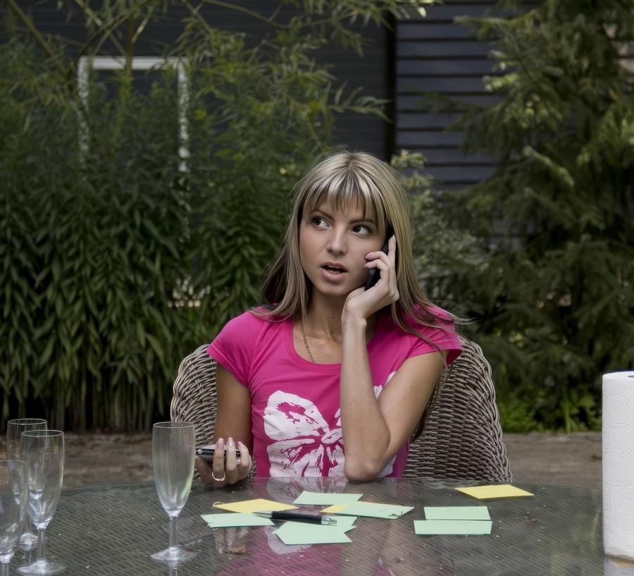 Gina Gerson оплачивает счет занимаясь сексом с пожилым администратором ресторана