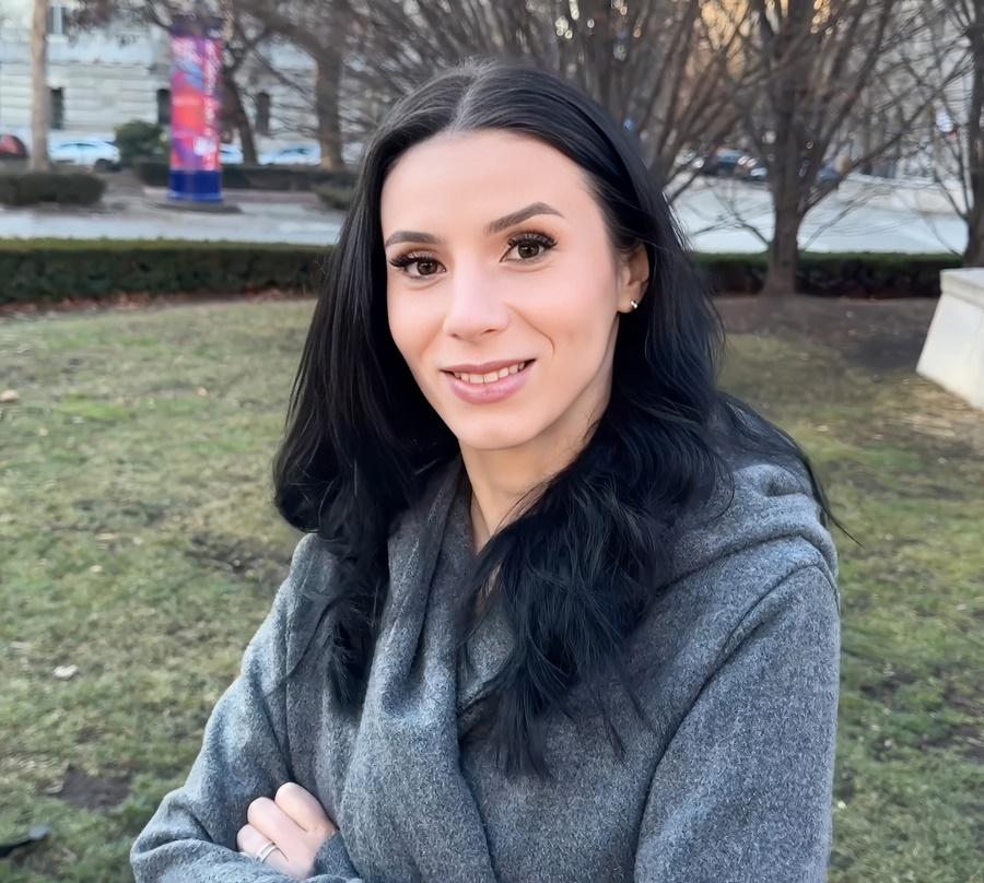 28 летняя француженка Nelly Kent согласилась сняться в порно