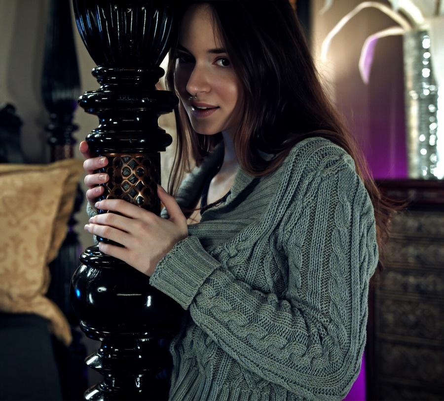 Студентка колледжа встречается с преподавателем у него дома