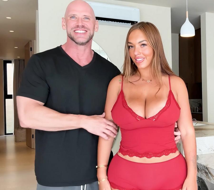 Лысый из бразерс трахает грудастую тик-ток блогершу Alanna Pow