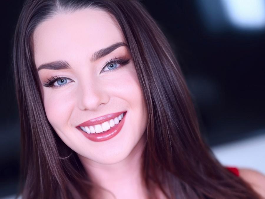 Красивая медсестра Maddie Wren пришла на порно кастинг Красивая медсестра Maddie Wren пришла на порно кастинг