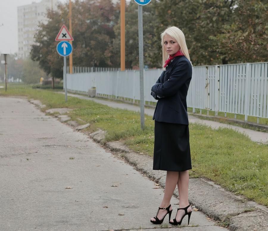 Подвез молодую стюардессу и трахнул в своем автомобиле