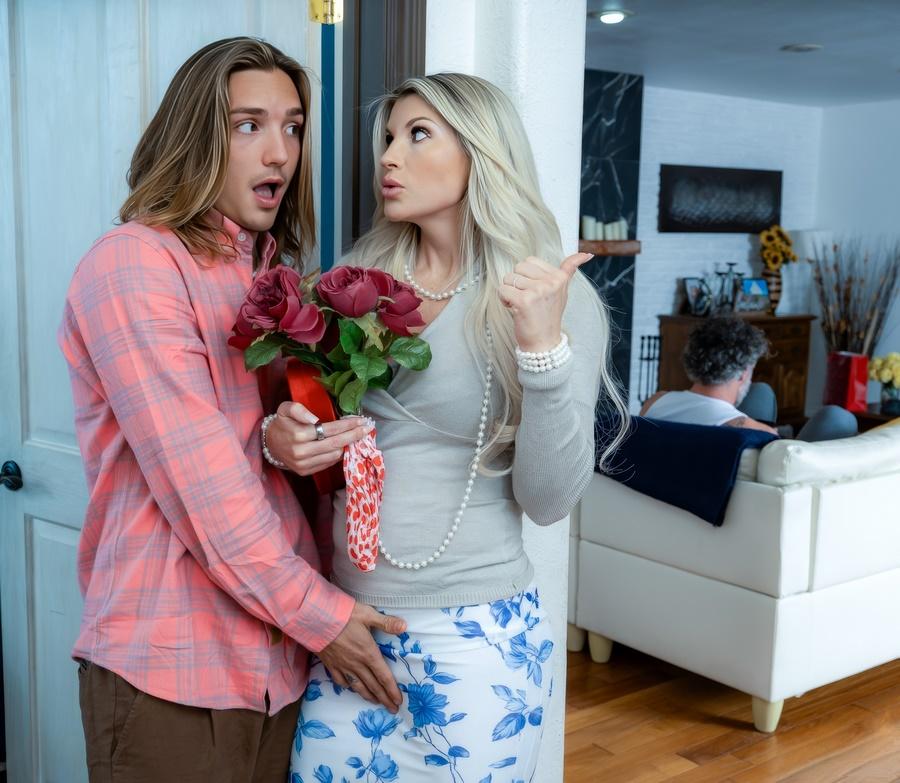 Жена изменила мужу с романтичным молодым парнем