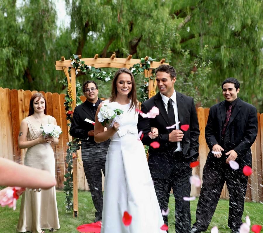 Молодая невеста Tori Black трахается после свадьбы