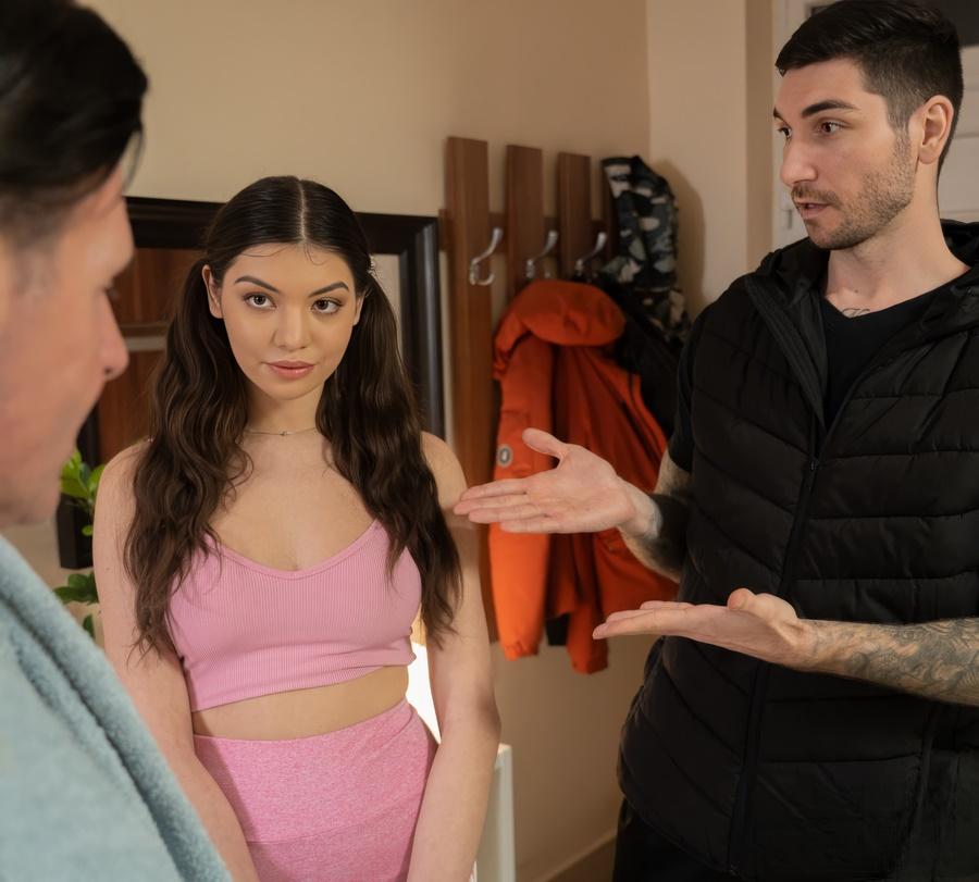 Отчим трахнул привлекательную девушку своего пасынка