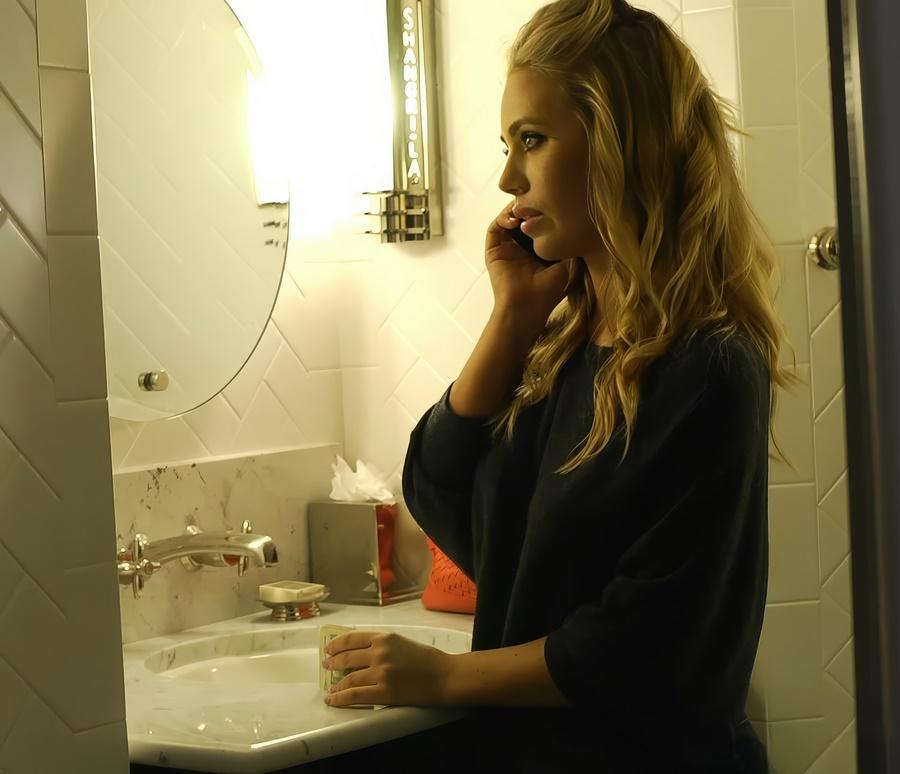 Роскошная жена задерживается на работе в отеле