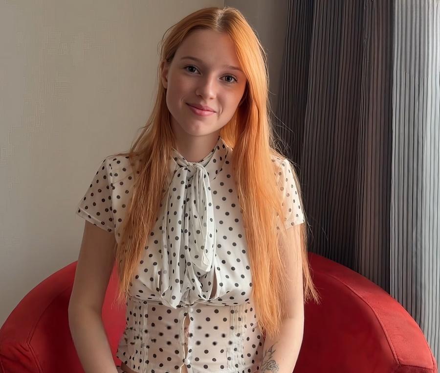 Милая молодая студентка запала на своего преподавателя Милая молодая студентка запала на своего преподавателя