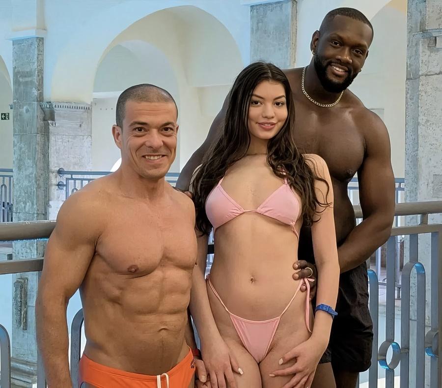 Молодая красотка Anha Bellissima и её первое двойное проникновение во влагалище