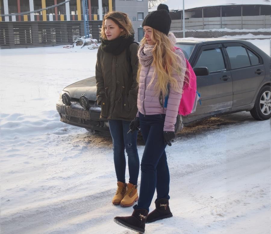 Две молодые русские студентки занимались йогой а потом лесбийским сексом