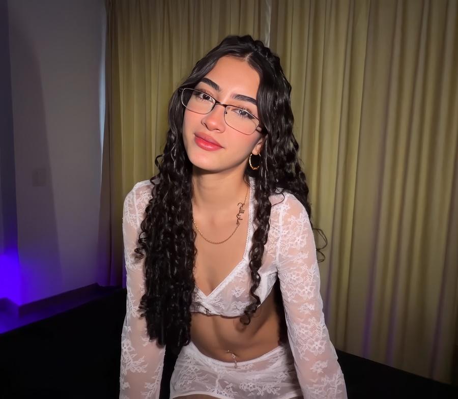 Секс с кудрявой молодой латинкой Skinnycurly