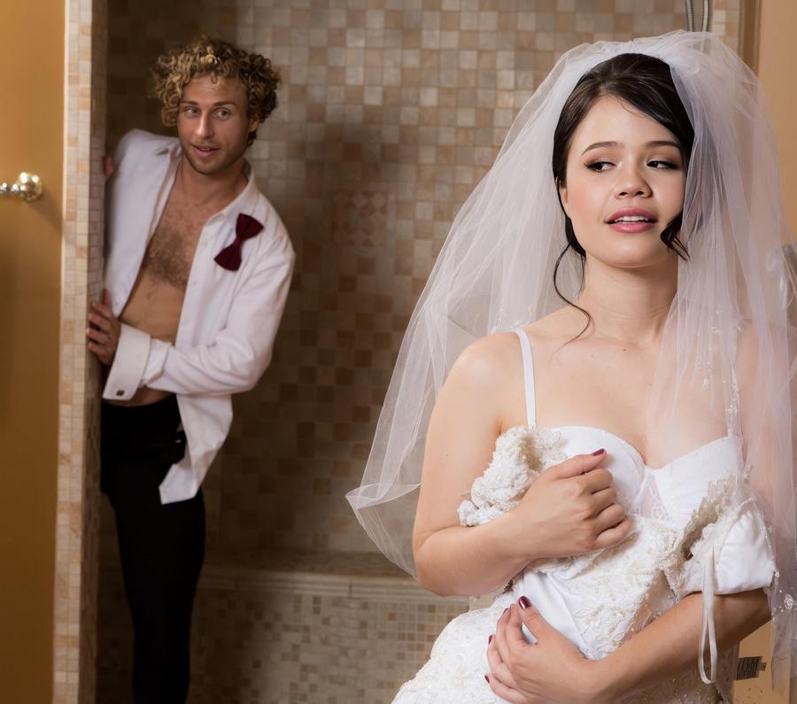 Невеста изменяет со свидетелем жениха перед свадьбой в свадебном платье