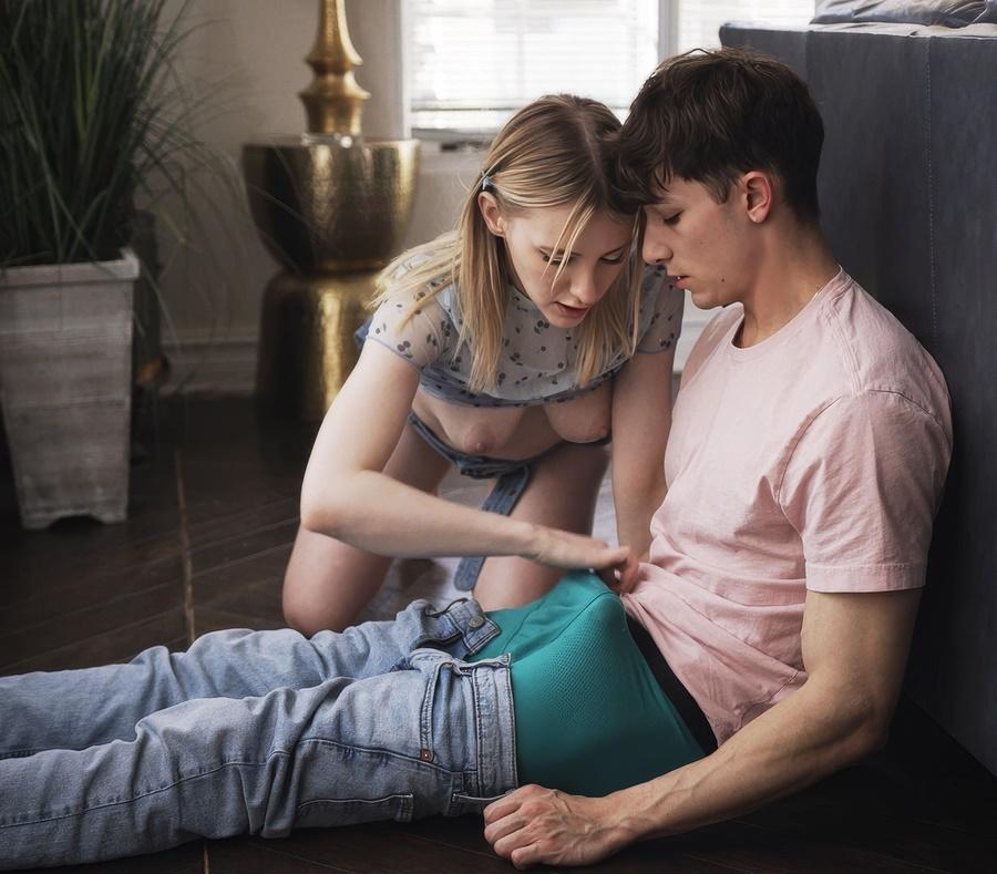 Сводная сестренка Melody Marks хочет увидеть пенис сводного брата