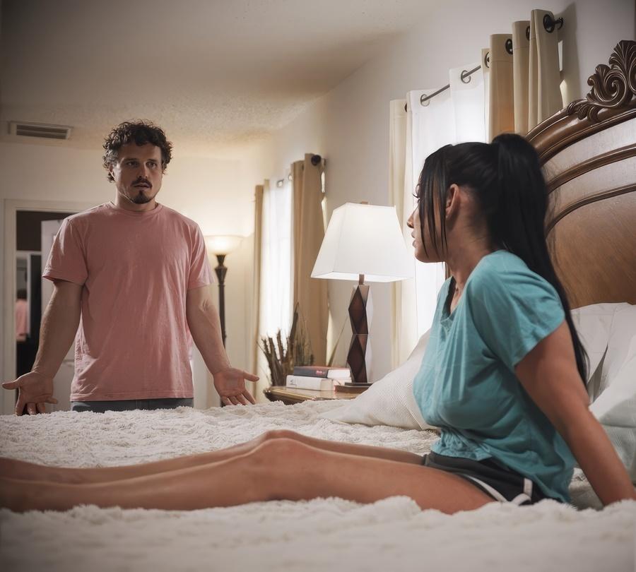 Пасынок угождает своей мачехе ради секса с ней