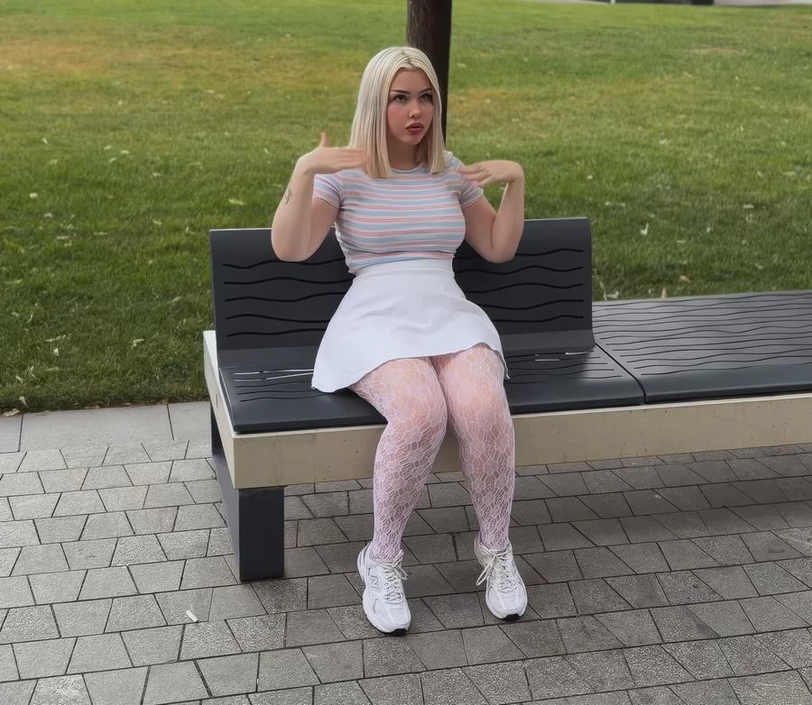 Подцепил в парке пышногрудую блондинку Blondessa
